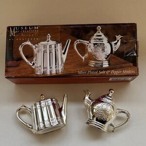 Vintage‎ Godinger Silver Art Co. Coffee and Tea Pot Salt and Pepper Shakers NEW